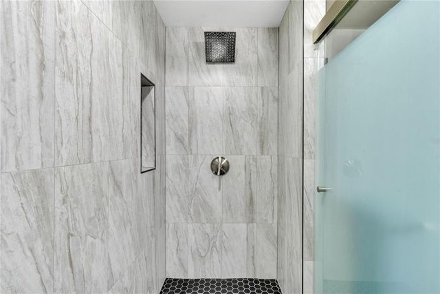 9116 Lansbrook Lane, Oklahoma City, OK 73132