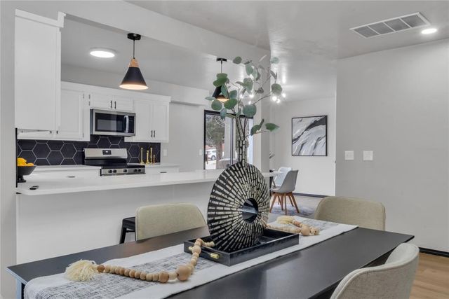 9116 Lansbrook Lane, Oklahoma City, OK 73132