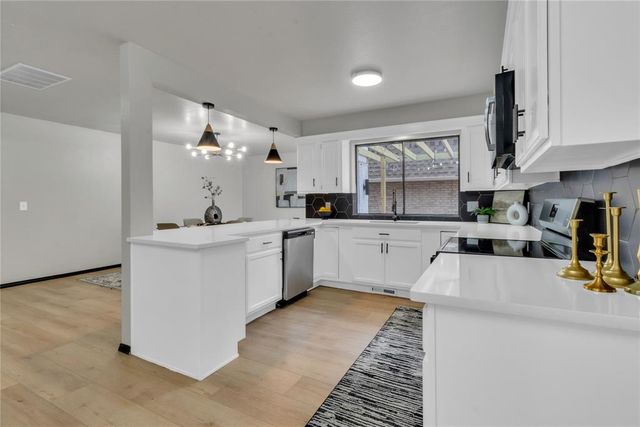 9116 Lansbrook Lane, Oklahoma City, OK 73132