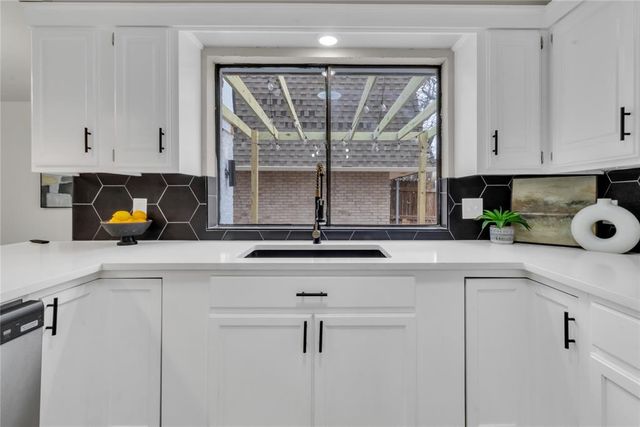 9116 Lansbrook Lane, Oklahoma City, OK 73132