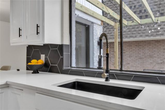 9116 Lansbrook Lane, Oklahoma City, OK 73132