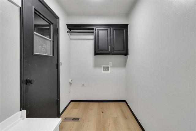 9116 Lansbrook Lane, Oklahoma City, OK 73132