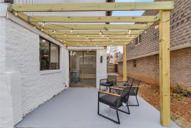 9116 Lansbrook Lane, Oklahoma City, OK 73132