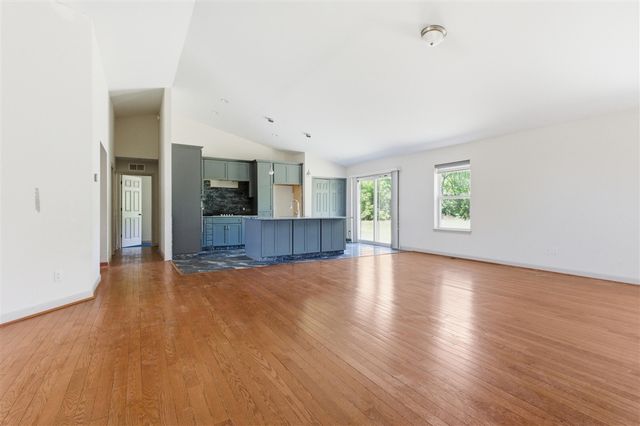 32200 Ecorse Road, Romulus, MI 48174