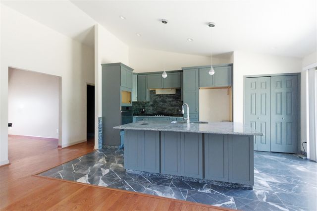 32200 Ecorse Road, Romulus, MI 48174