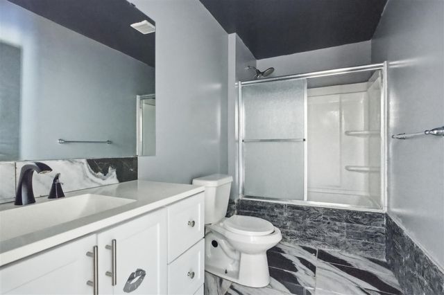 32200 Ecorse Road, Romulus, MI 48174