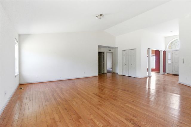32200 Ecorse Road, Romulus, MI 48174