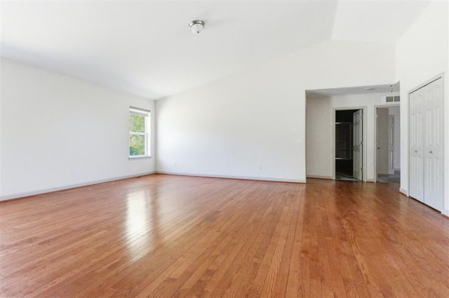 32200 Ecorse Road, Romulus, MI 48174