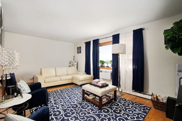 914 N Austin Boulevard C-9, Oak Park, IL 60302