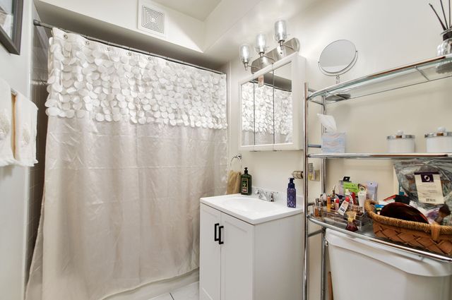 914 N Austin Boulevard C-9, Oak Park, IL 60302