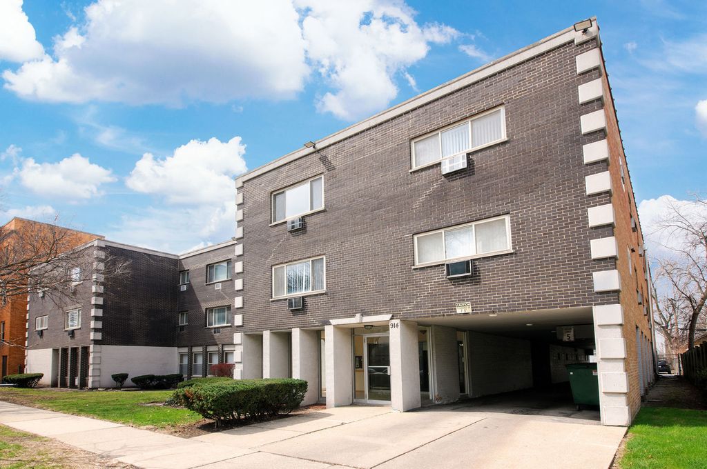 914 N Austin Boulevard C-9, Oak Park, IL 60302
