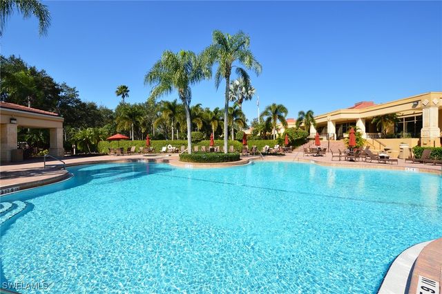 530 Avellino Isles CIR 7-301, Naples, FL 34119