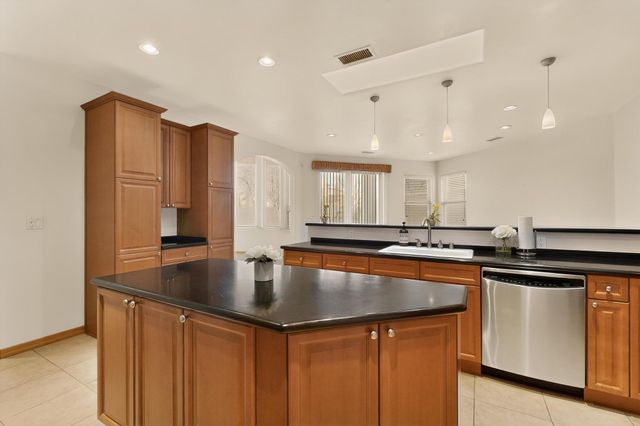 8223 Grape Arbor Court NE, Albuquerque, NM 87122