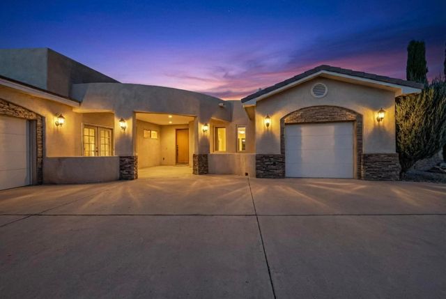 8223 Grape Arbor Court NE, Albuquerque, NM 87122