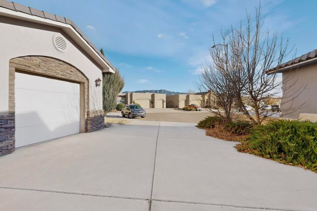 8223 Grape Arbor Court NE, Albuquerque, NM 87122