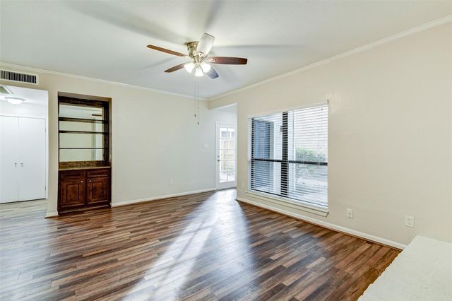 2001 Bering Drive H1, Houston, TX 77057