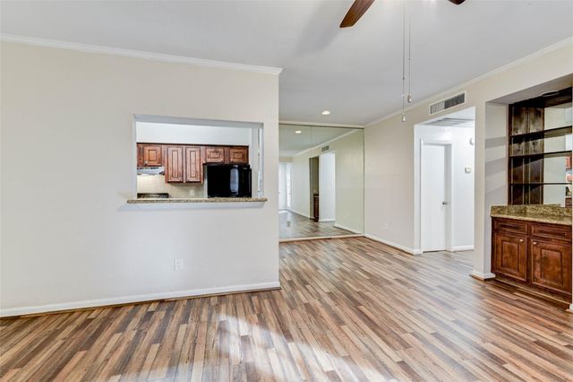 2001 Bering Drive H1, Houston, TX 77057