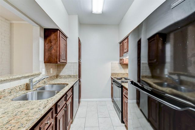 2001 Bering Drive H1, Houston, TX 77057