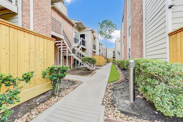 2001 Bering Drive H1, Houston, TX 77057