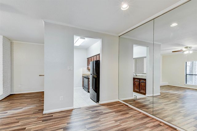 2001 Bering Drive H1, Houston, TX 77057