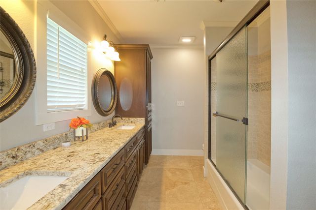 613 N Main Street, Muenster, TX 76252