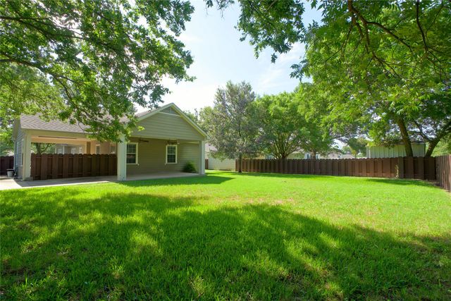 613 N Main Street, Muenster, TX 76252