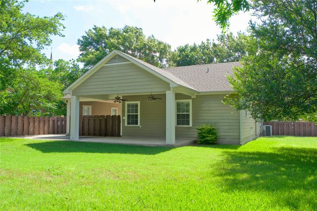 613 N Main Street, Muenster, TX 76252