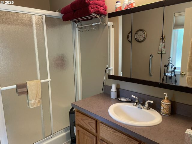 270 Nw BULLDOG Dr, Stevenson, WA 98648