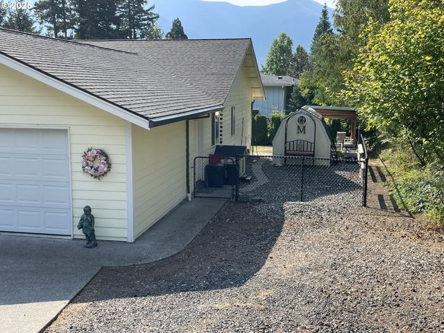 270 Nw BULLDOG Dr, Stevenson, WA 98648