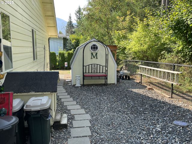 270 Nw BULLDOG Dr, Stevenson, WA 98648