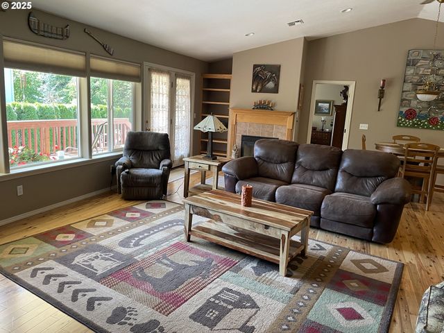 270 Nw BULLDOG Dr, Stevenson, WA 98648