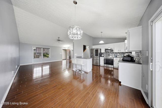 5111 Arbor Oak Ct, Louisville, KY 40229