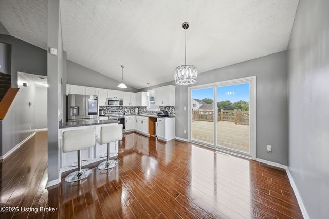 5111 Arbor Oak Ct, Louisville, KY 40229