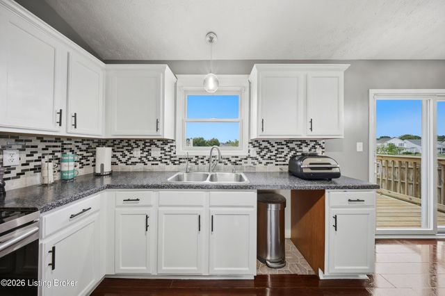 5111 Arbor Oak Ct, Louisville, KY 40229