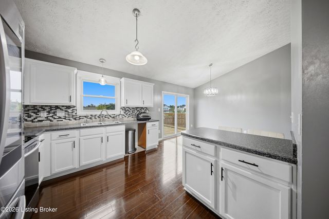 5111 Arbor Oak Ct, Louisville, KY 40229