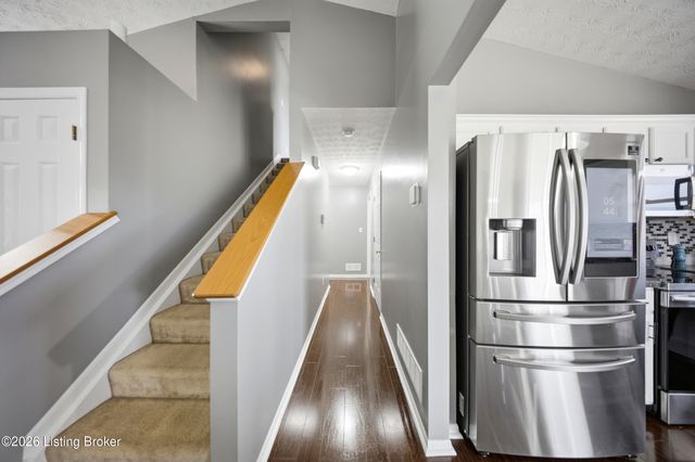 5111 Arbor Oak Ct, Louisville, KY 40229