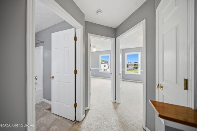 5111 Arbor Oak Ct, Louisville, KY 40229