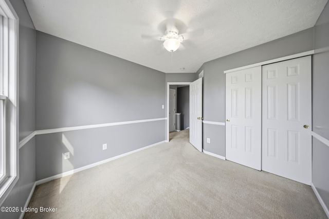5111 Arbor Oak Ct, Louisville, KY 40229