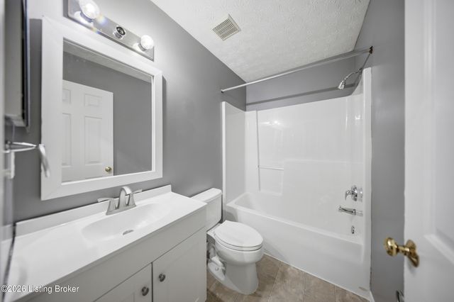 5111 Arbor Oak Ct, Louisville, KY 40229