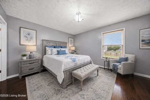 5111 Arbor Oak Ct, Louisville, KY 40229