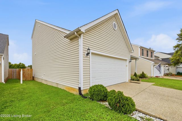 5111 Arbor Oak Ct, Louisville, KY 40229