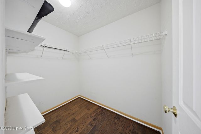 5111 Arbor Oak Ct, Louisville, KY 40229