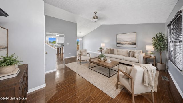 5111 Arbor Oak Ct, Louisville, KY 40229