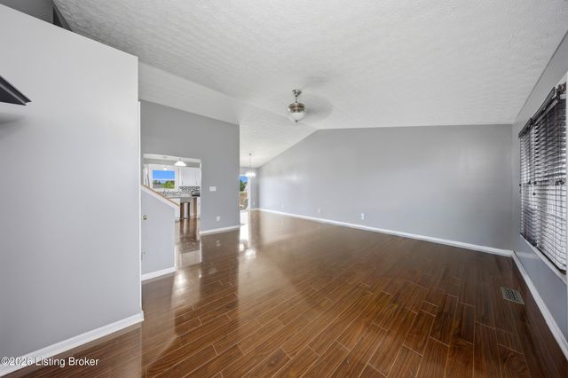 5111 Arbor Oak Ct, Louisville, KY 40229