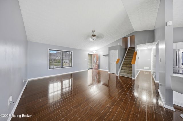 5111 Arbor Oak Ct, Louisville, KY 40229