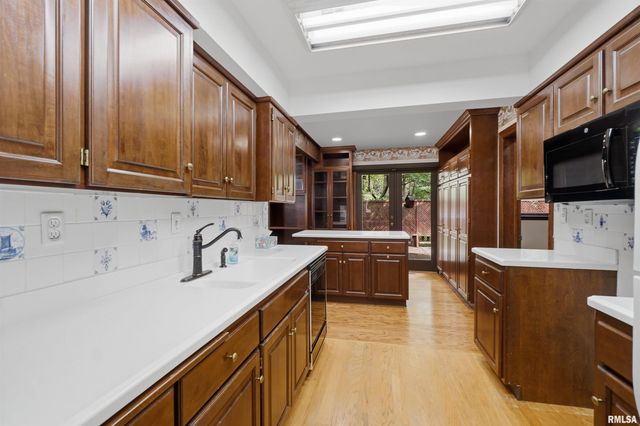 721 W DEERBROOK Drive, Peoria, IL 61615