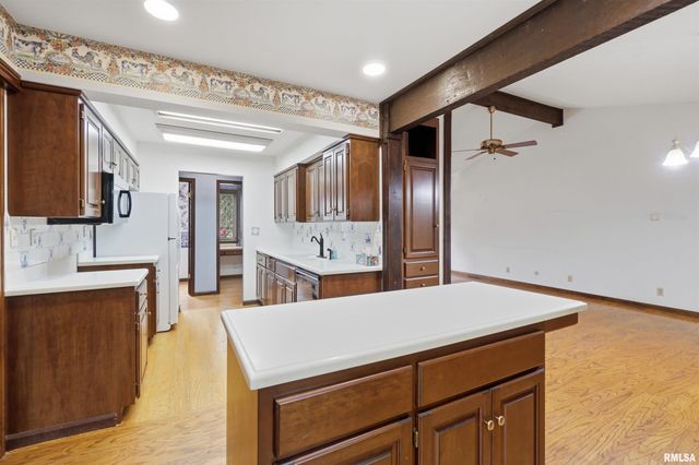 721 W DEERBROOK Drive, Peoria, IL 61615