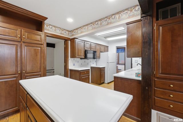 721 W DEERBROOK Drive, Peoria, IL 61615