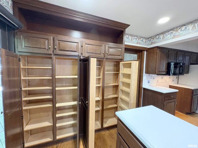 721 W DEERBROOK Drive, Peoria, IL 61615