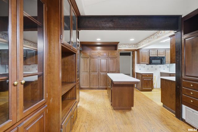 721 W DEERBROOK Drive, Peoria, IL 61615